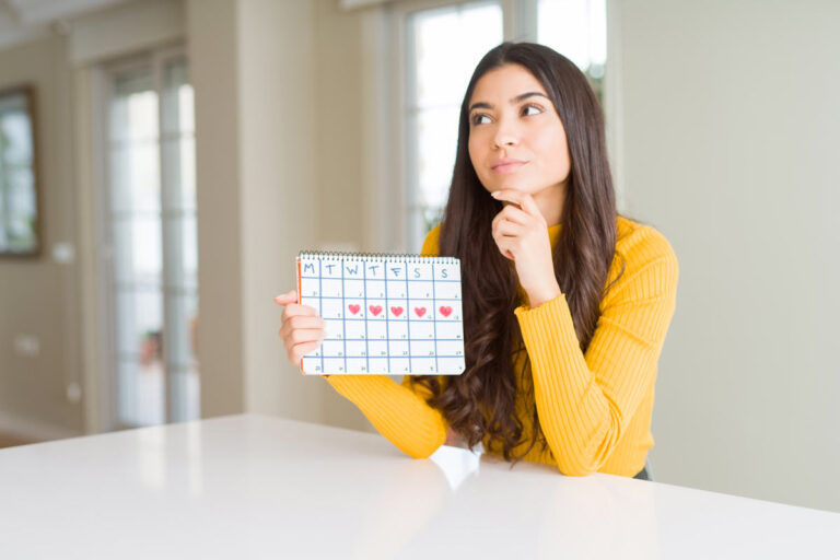 que puede causar retraso en el periodo menstrual